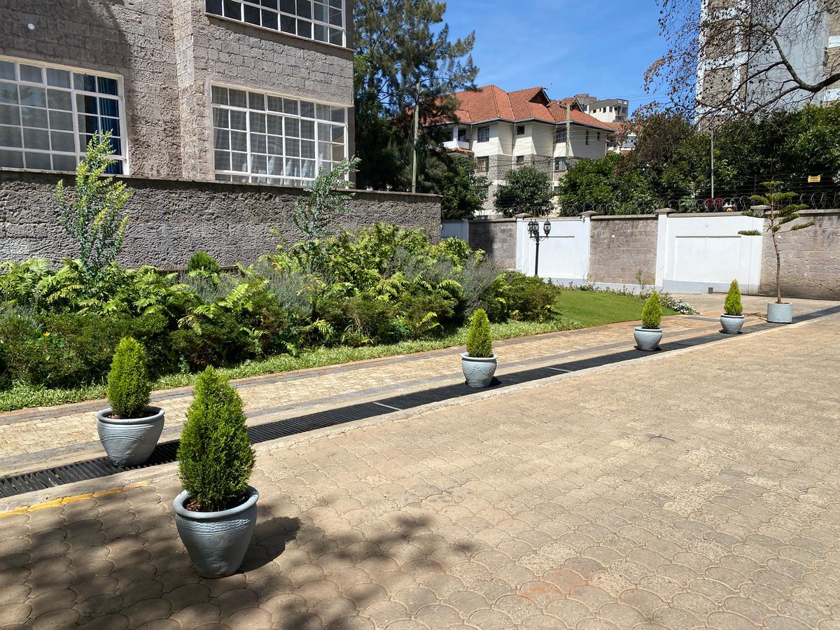 3 Bed Apartment with En Suite in Lavington - 11