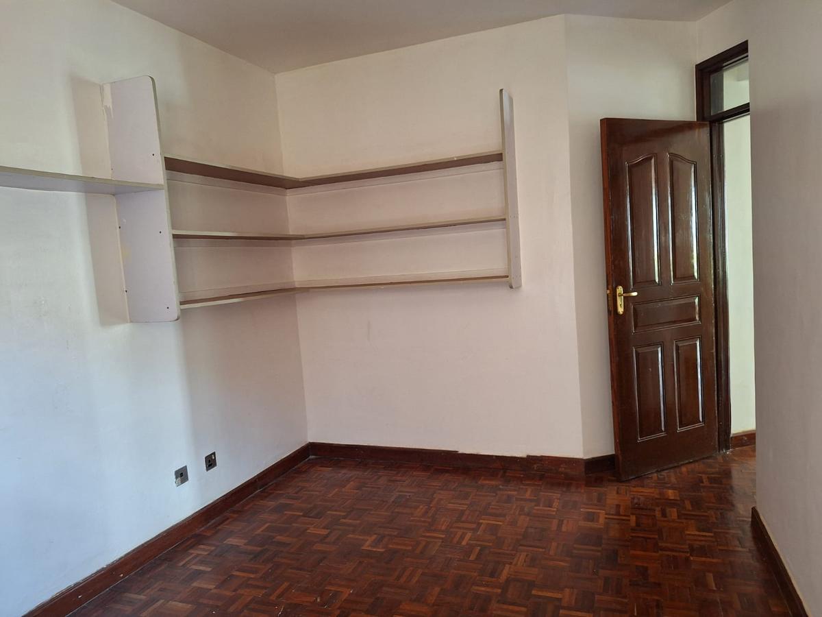 5 Bed Townhouse with En Suite in Lavington - 12