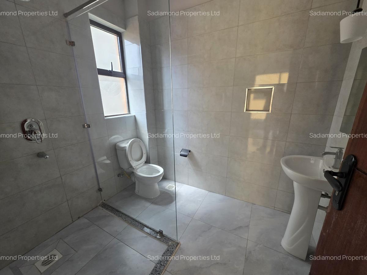 2 Bed Apartment with En Suite in Brookside - 6