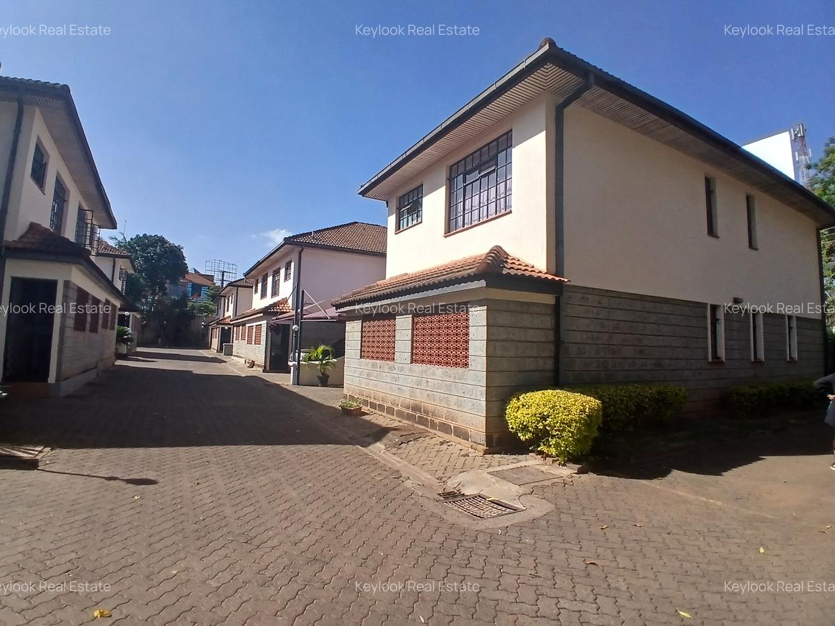 4 Bed Townhouse with En Suite at Lavington - 2