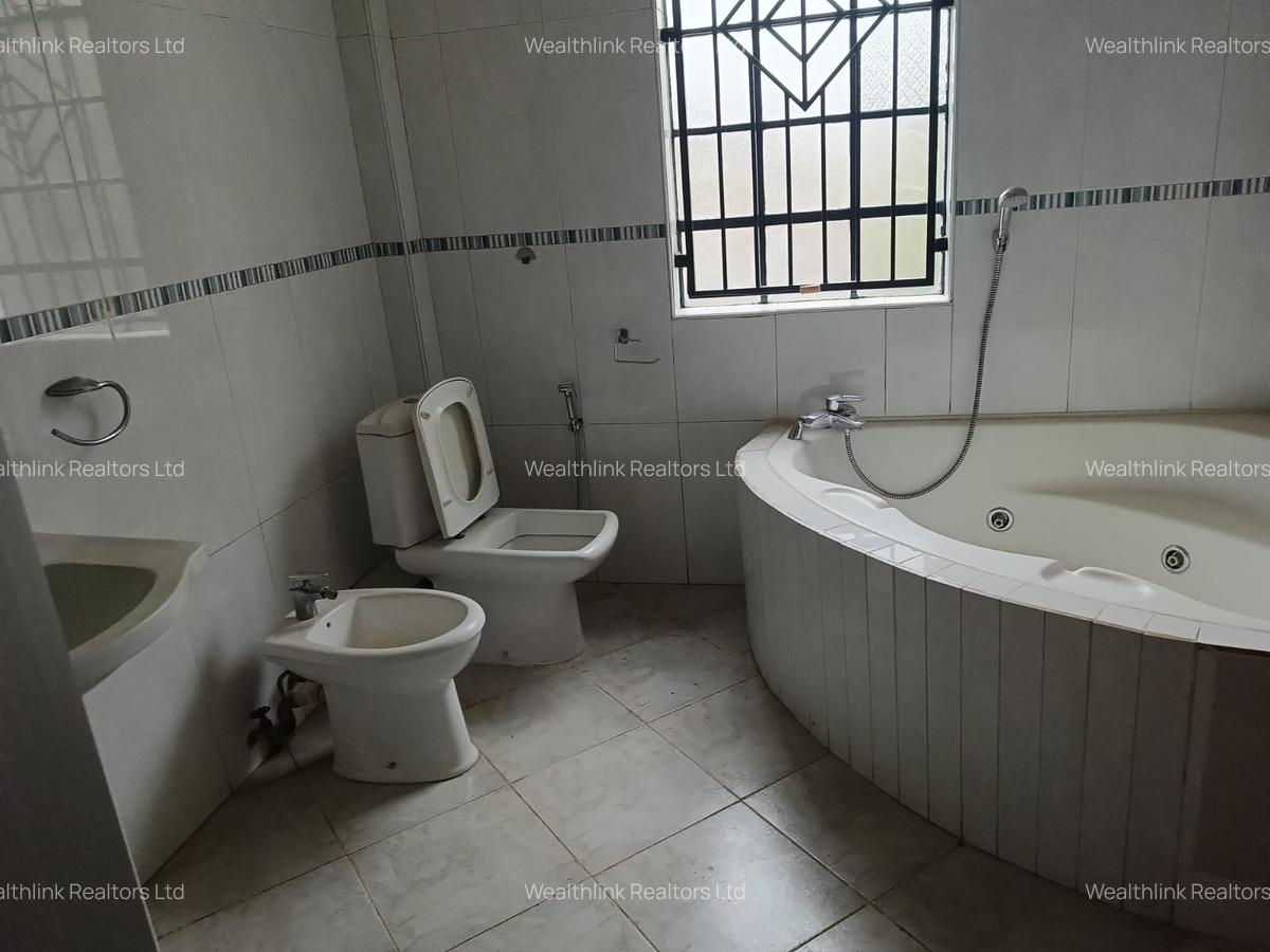 4 Bed Townhouse with En Suite at Runda - 10