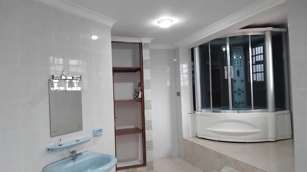 5 Bed House with En Suite in Runda - 15