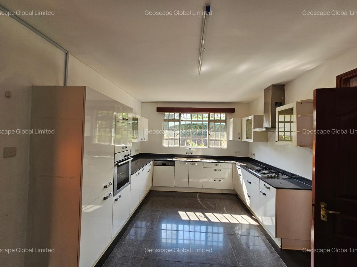 4 Bed House with En Suite in Nyari - 6