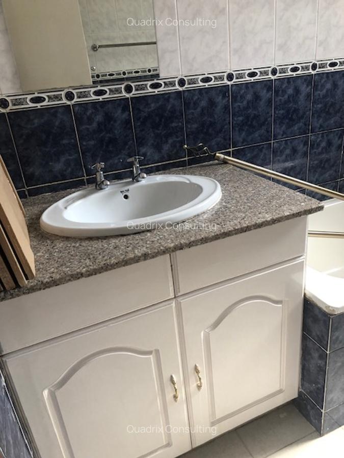 Serviced 2 Bed Apartment with En Suite in Kilimani - 7