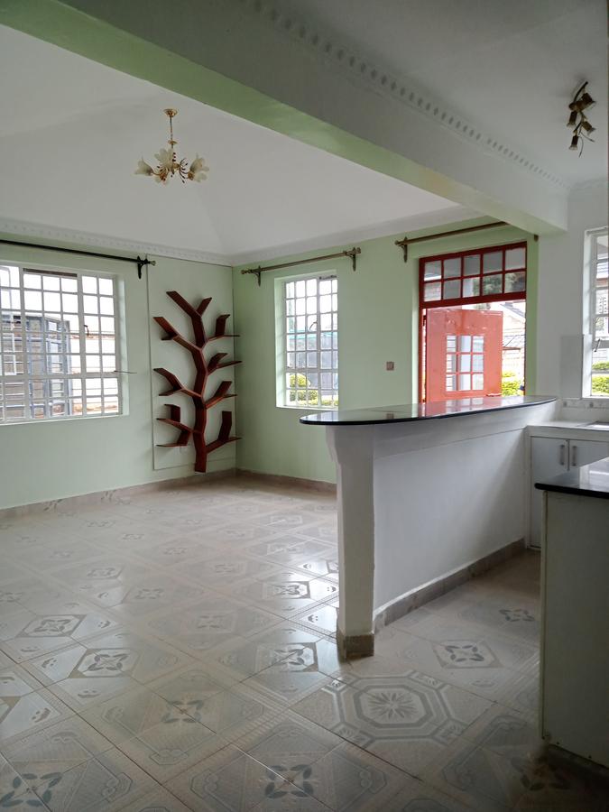 3 Bed House in Garden Estate - 8