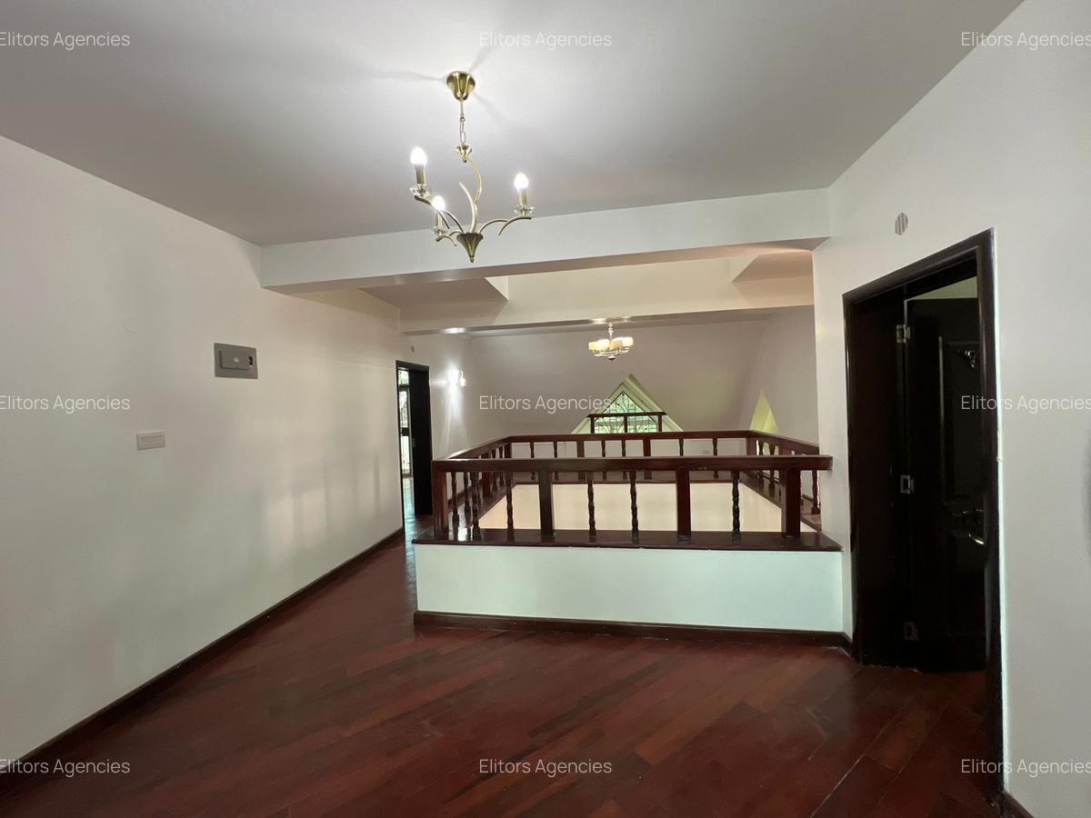 5 Bed Townhouse with En Suite at Convent Drive - 10