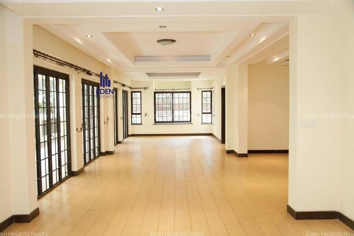 3 Bed Apartment with En Suite in Riverside - 5