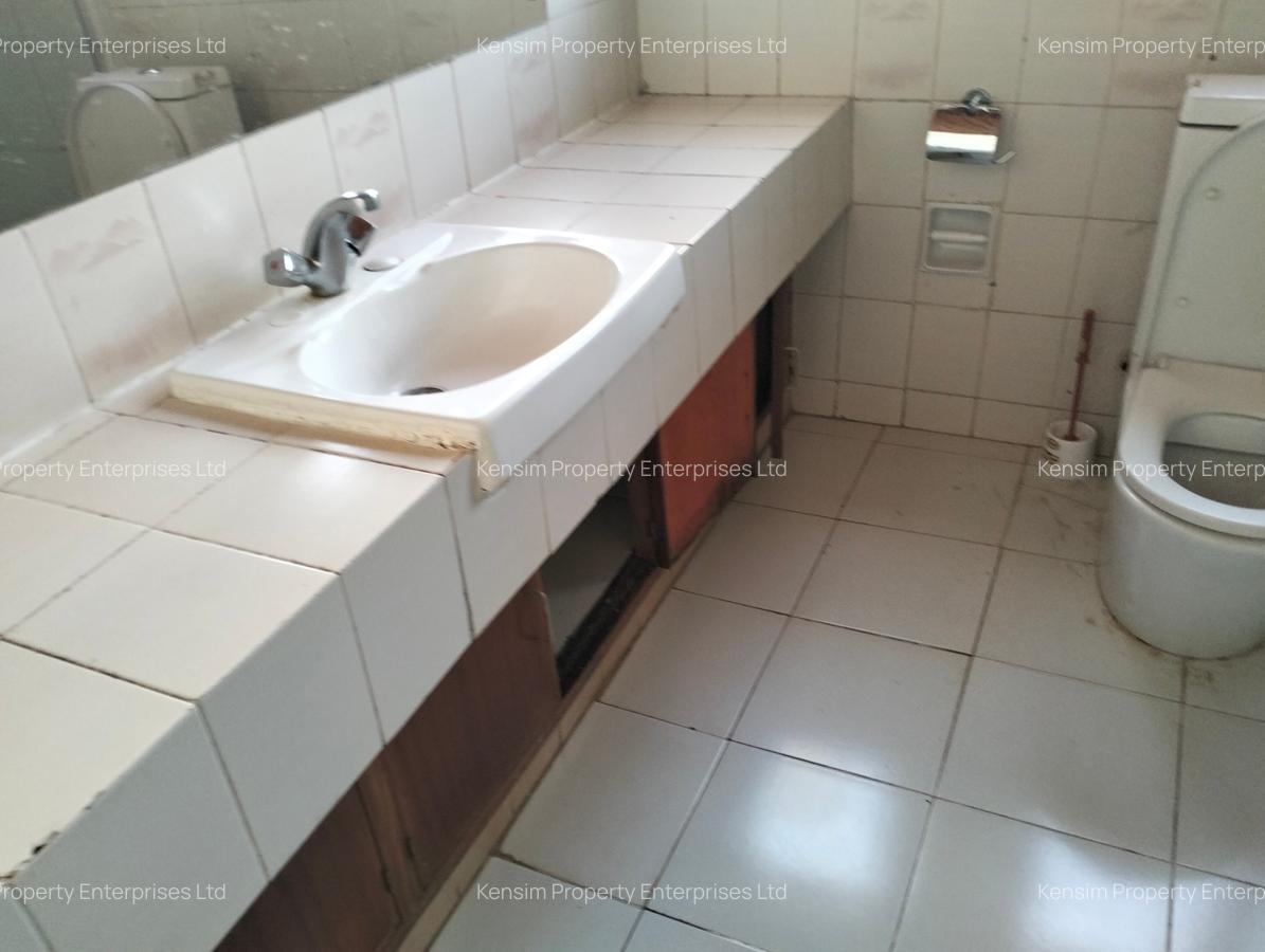 4 Bed Townhouse with En Suite in Kilimani - 12