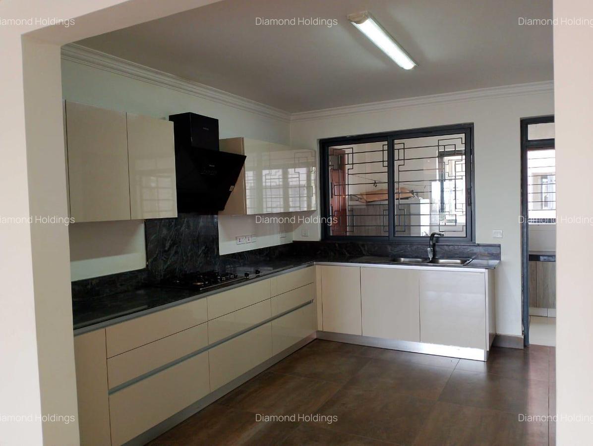 3 Bed Apartment with En Suite at Parklands - 1