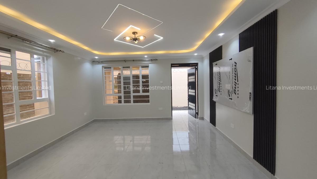 3 Bed House with En Suite in Kamakis - 2