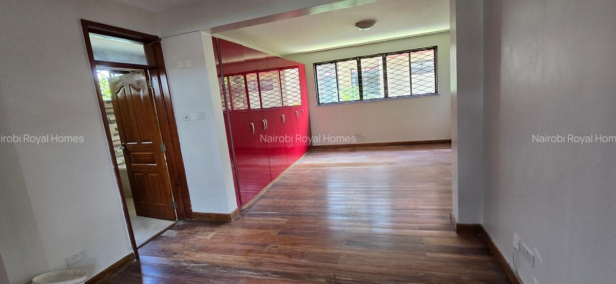 5 Bed Townhouse with En Suite at Off Convent Drive - 13