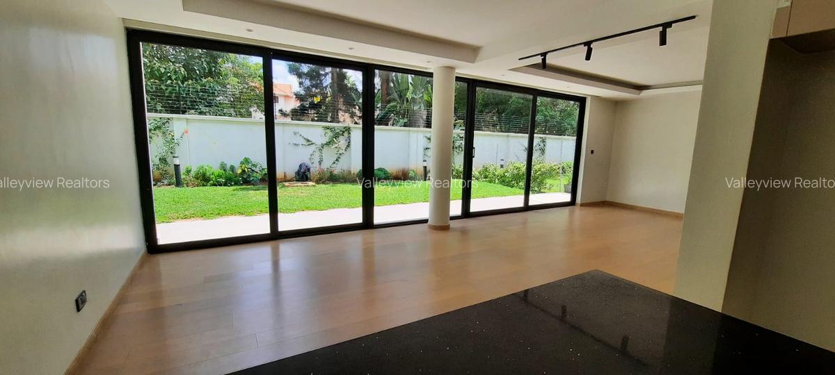 4 Bed Townhouse with En Suite at Lavington - 13