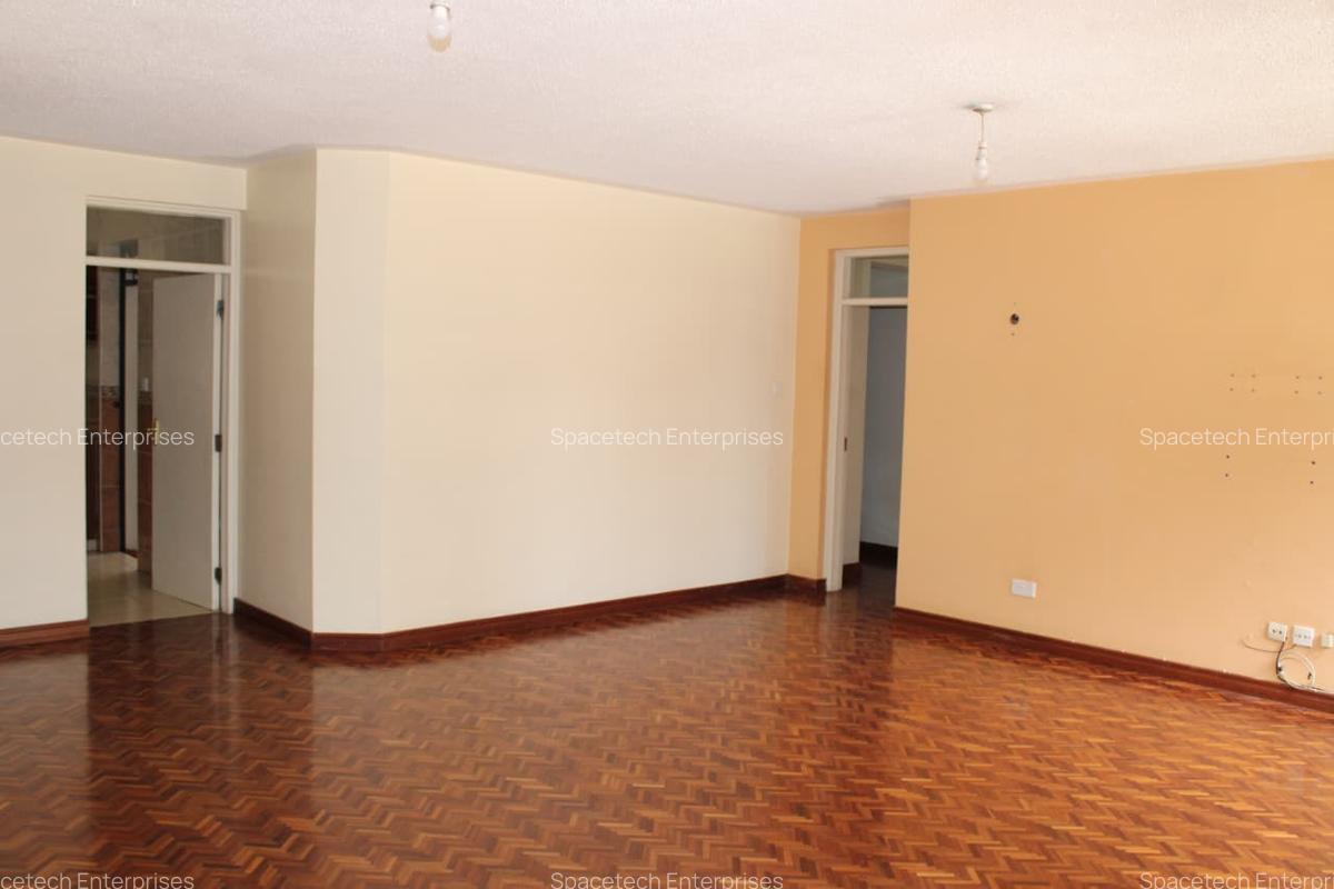 4 Bed House with En Suite in Lavington - 16