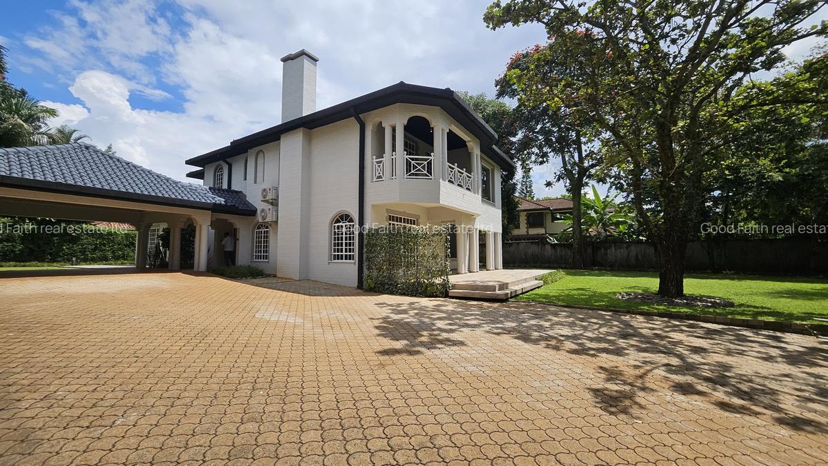 5 Bed House with En Suite in Runda - 1