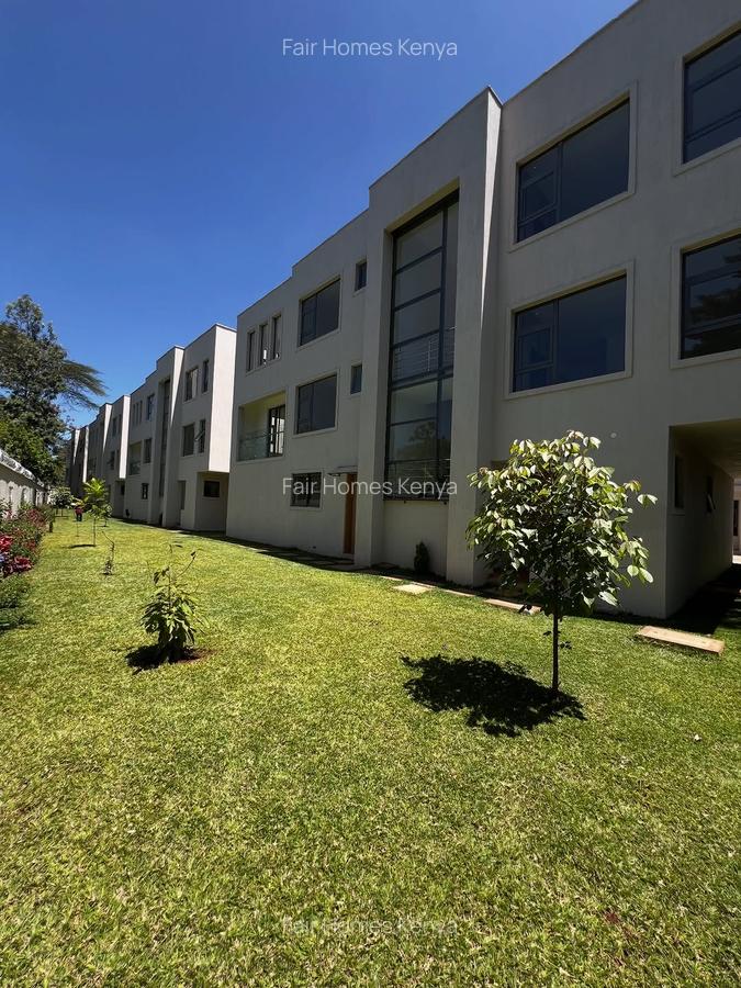 6 Bed Townhouse with En Suite at Lavington Green - 1