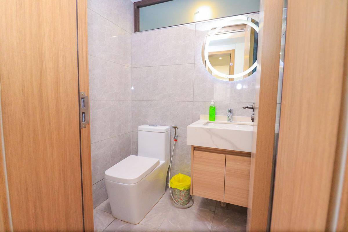 3 Bed Apartment with En Suite in Riverside - 5
