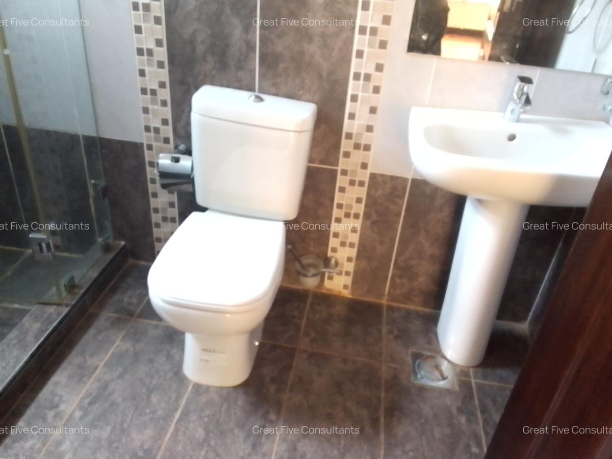 4 Bed Villa with En Suite in Rosslyn - 17