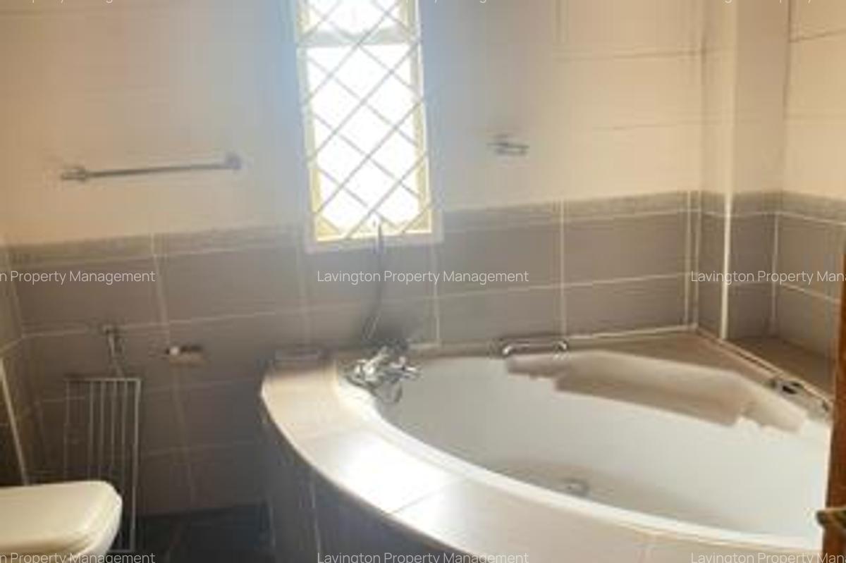 4 Bed House with En Suite at Lavington Green - 14