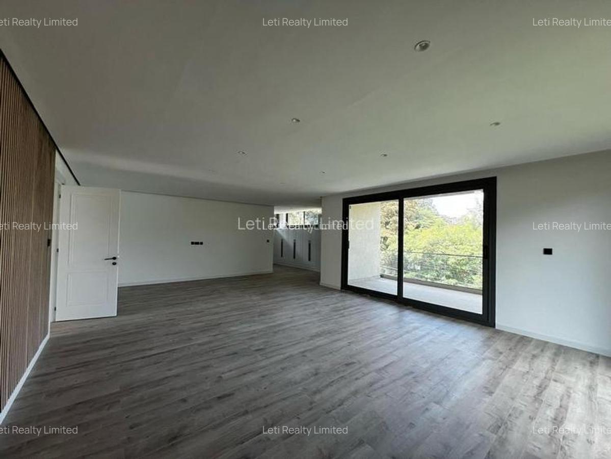 5 Bed Townhouse with En Suite in Lavington - 9