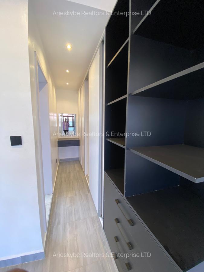 4 Bed House with En Suite in Membley - 6