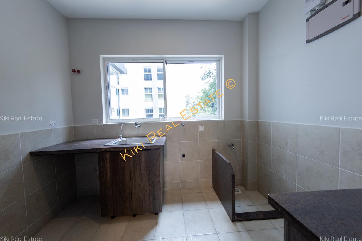 2 Bed Apartment with En Suite at Riverside Gardens - 11