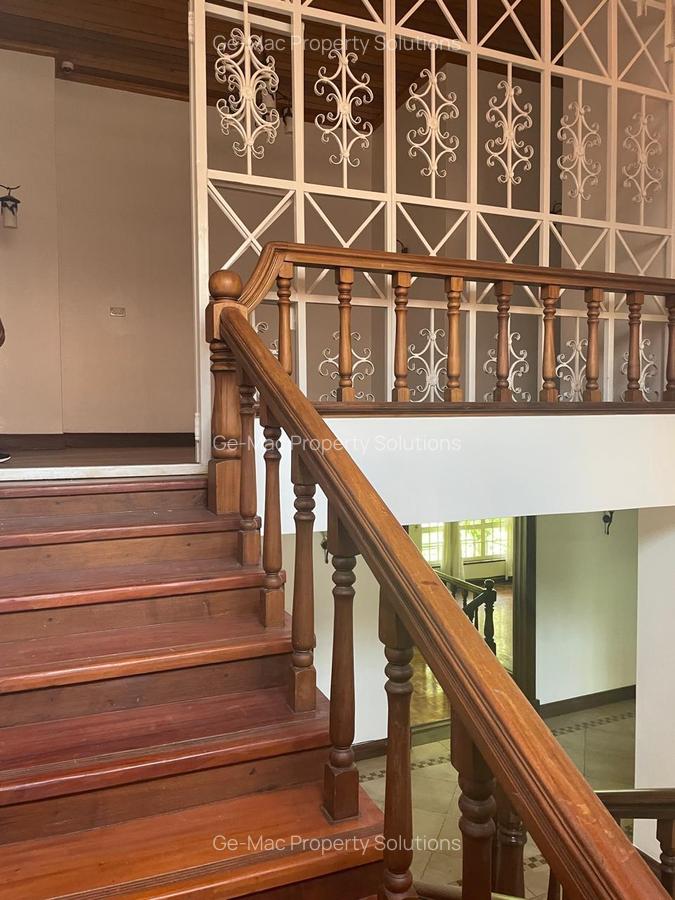 5 Bed House with En Suite in Runda - 8