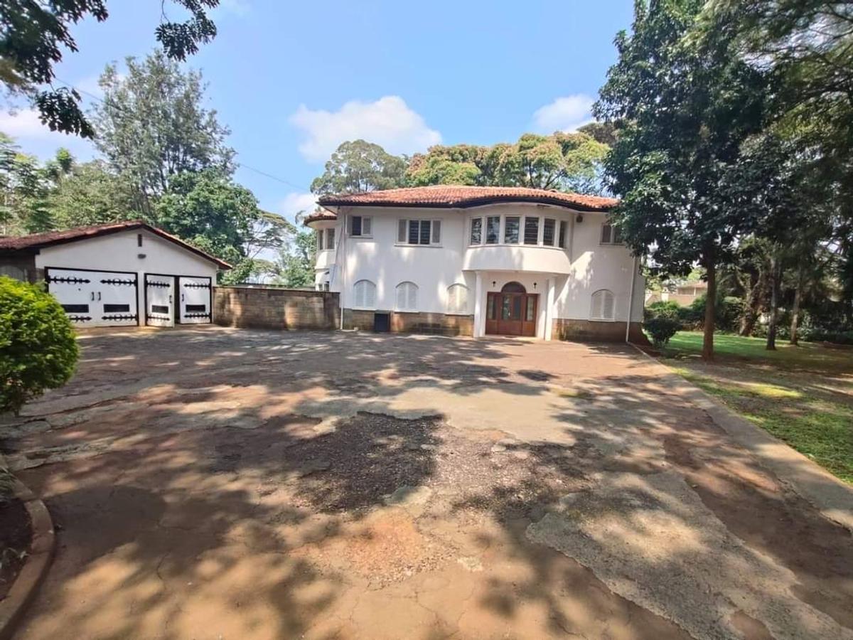 8 Bed House with En Suite at Lavington - 19