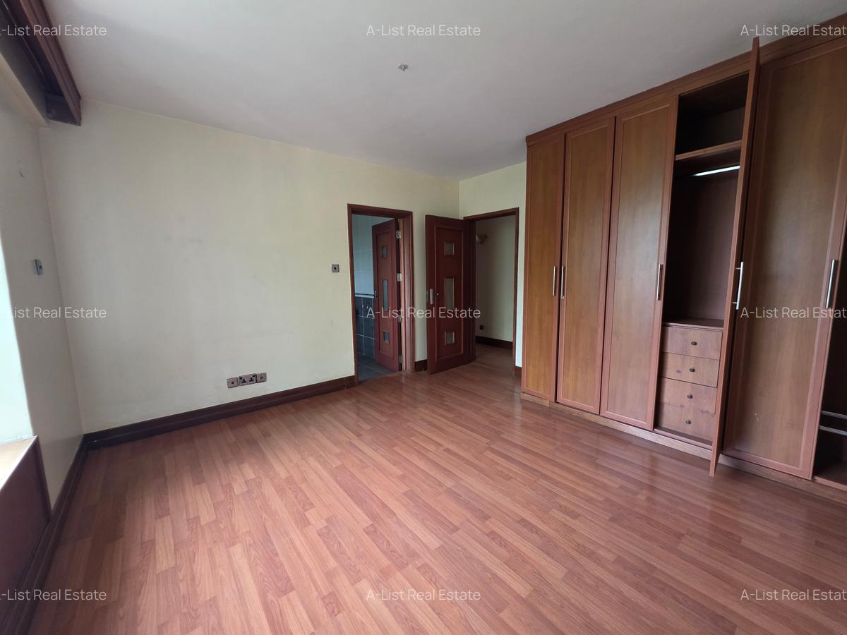 4 Bed Apartment with En Suite at Brookside Drive - 7