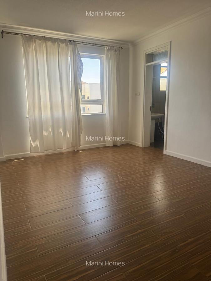 3 Bed Apartment with En Suite in Riverside - 16