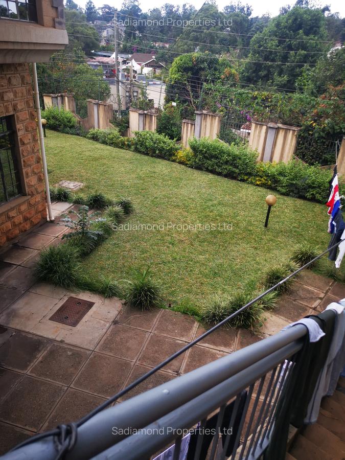 5 Bed House with En Suite in Lavington - 10