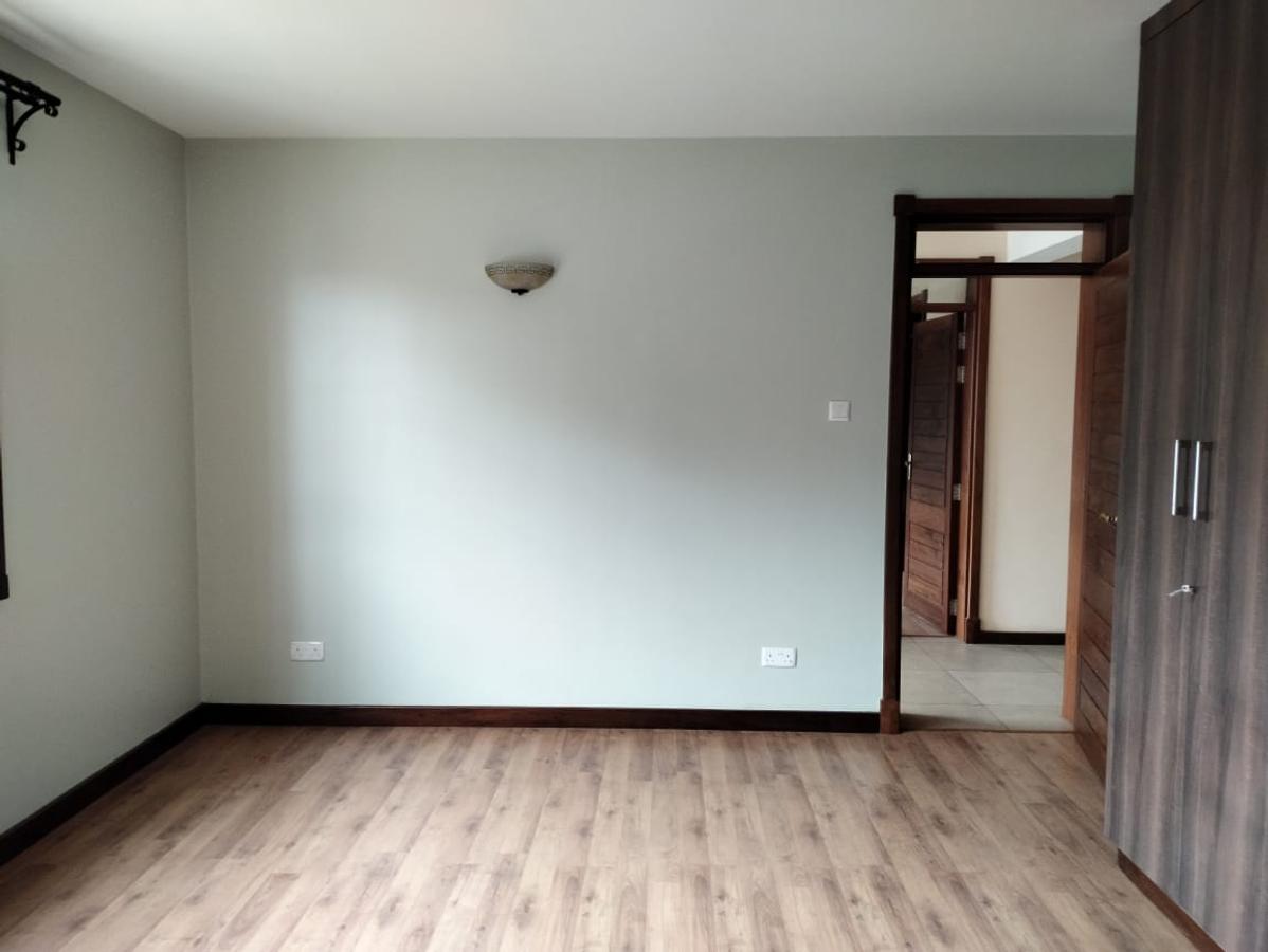 3 Bed Apartment with En Suite in Parklands - 1