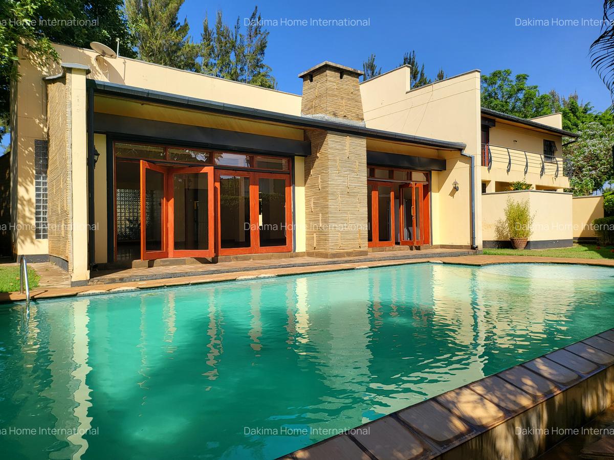 4 Bed House with En Suite in Runda - 1