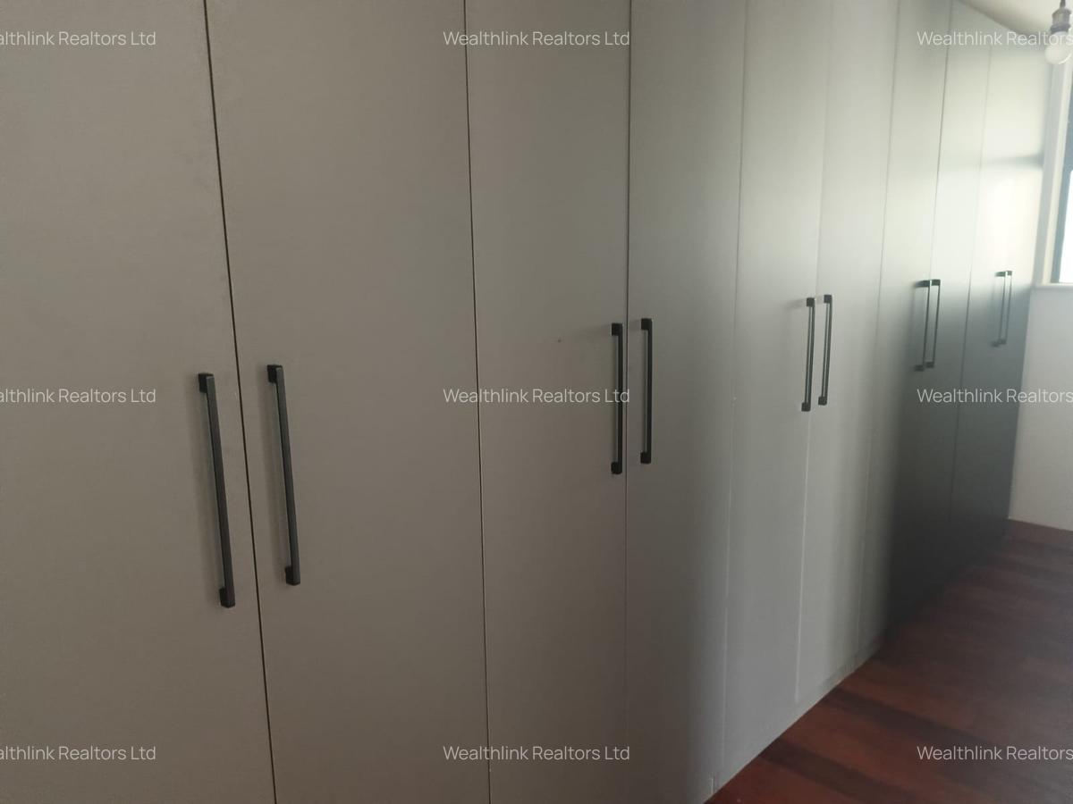 4 Bed Townhouse with En Suite at Two Rivers - 6