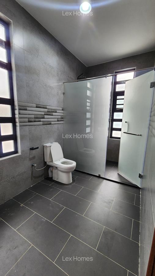 4 Bed House with En Suite at - 10