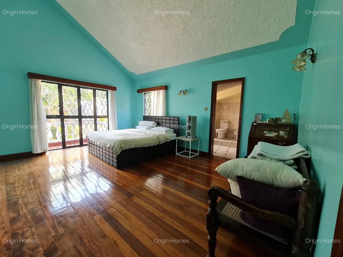 5 Bed House with En Suite at Nyari - 18