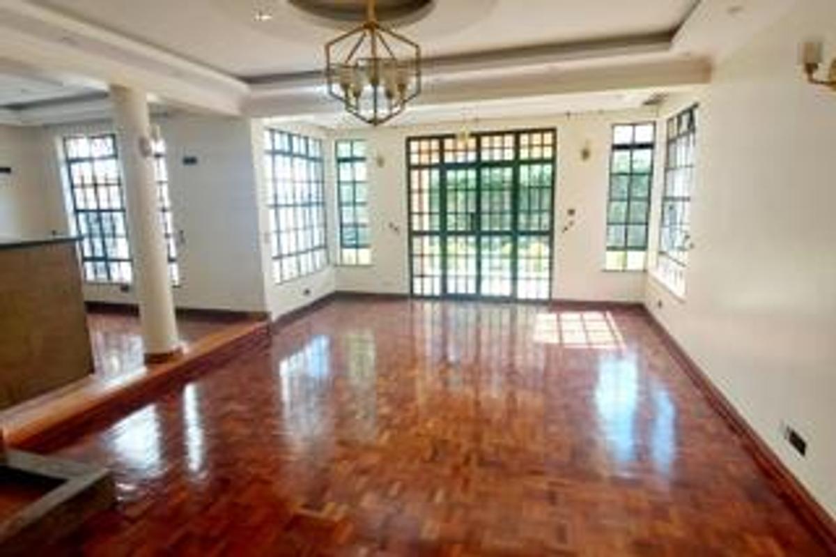 5 Bed Townhouse with En Suite at Lavington Green - 4