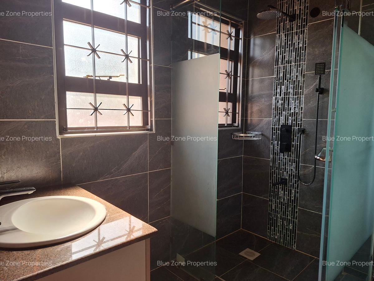 5 Bed Townhouse with En Suite at Off Panafric Insurance Avenue - 17