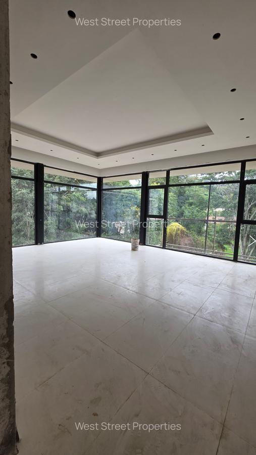 6 Bed Villa with En Suite at Lavington - 13