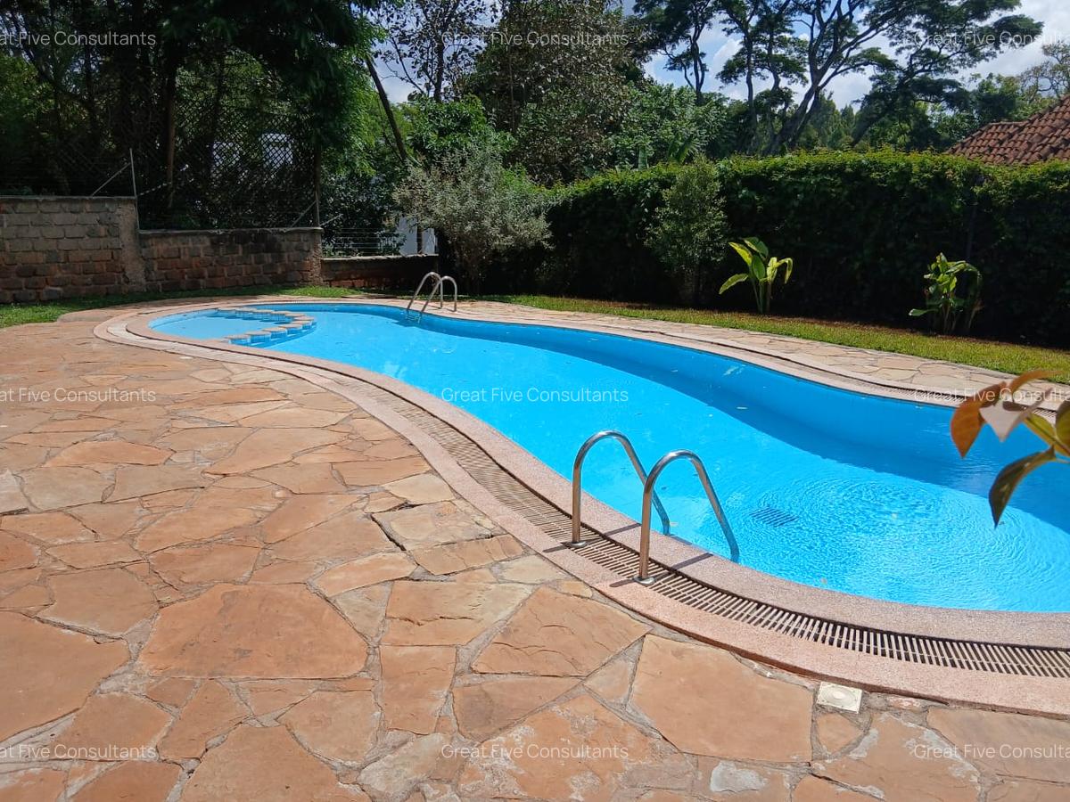 5 Bed Villa with En Suite in Rosslyn - 20