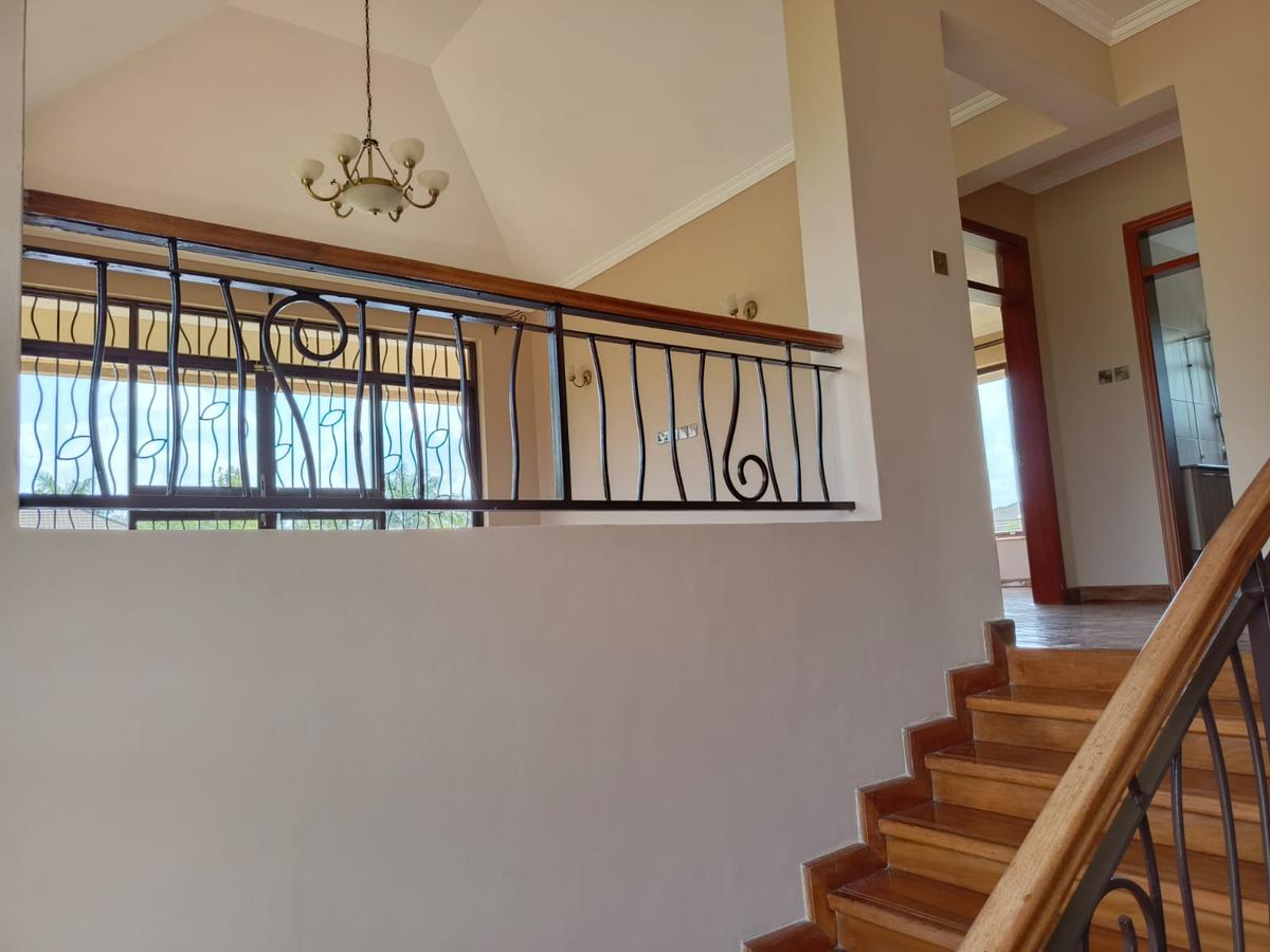 4 Bed House with En Suite in Ridgeways - 15
