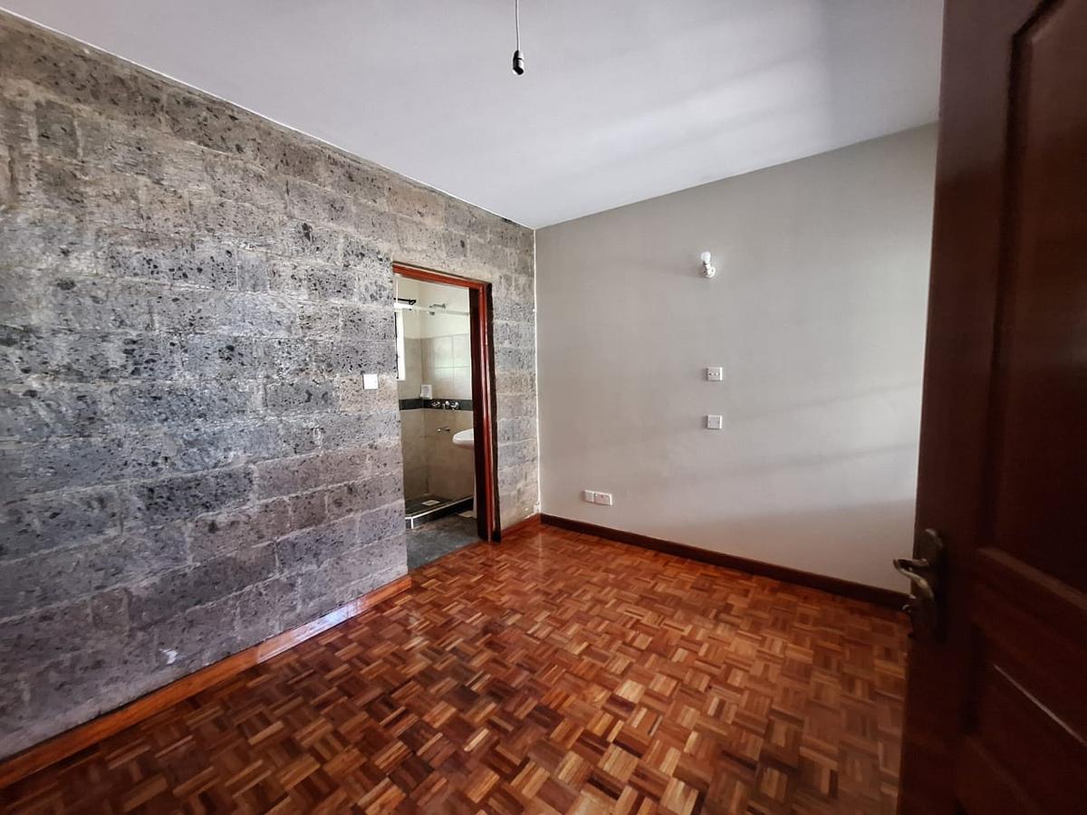 4 Bed Townhouse with En Suite in Spring Valley - 6