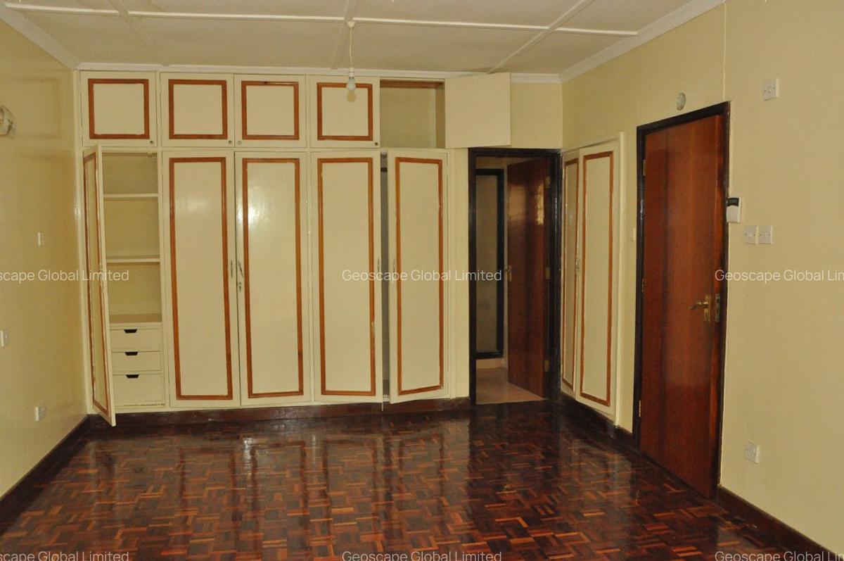5 Bed House with En Suite in Nyari - 4
