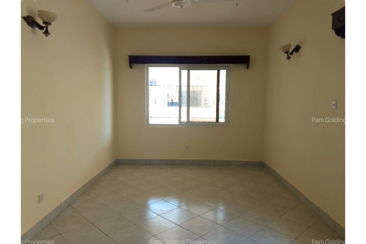 4 Bed Townhouse with En Suite in Nyali Area - 13
