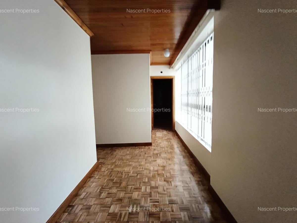 6 Bed House with En Suite in Nyari - 5