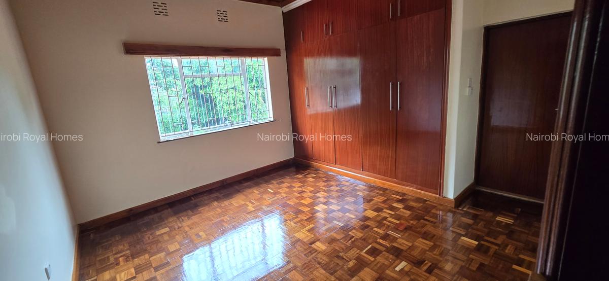 5 Bed House with En Suite at Rosslyn Road - 10