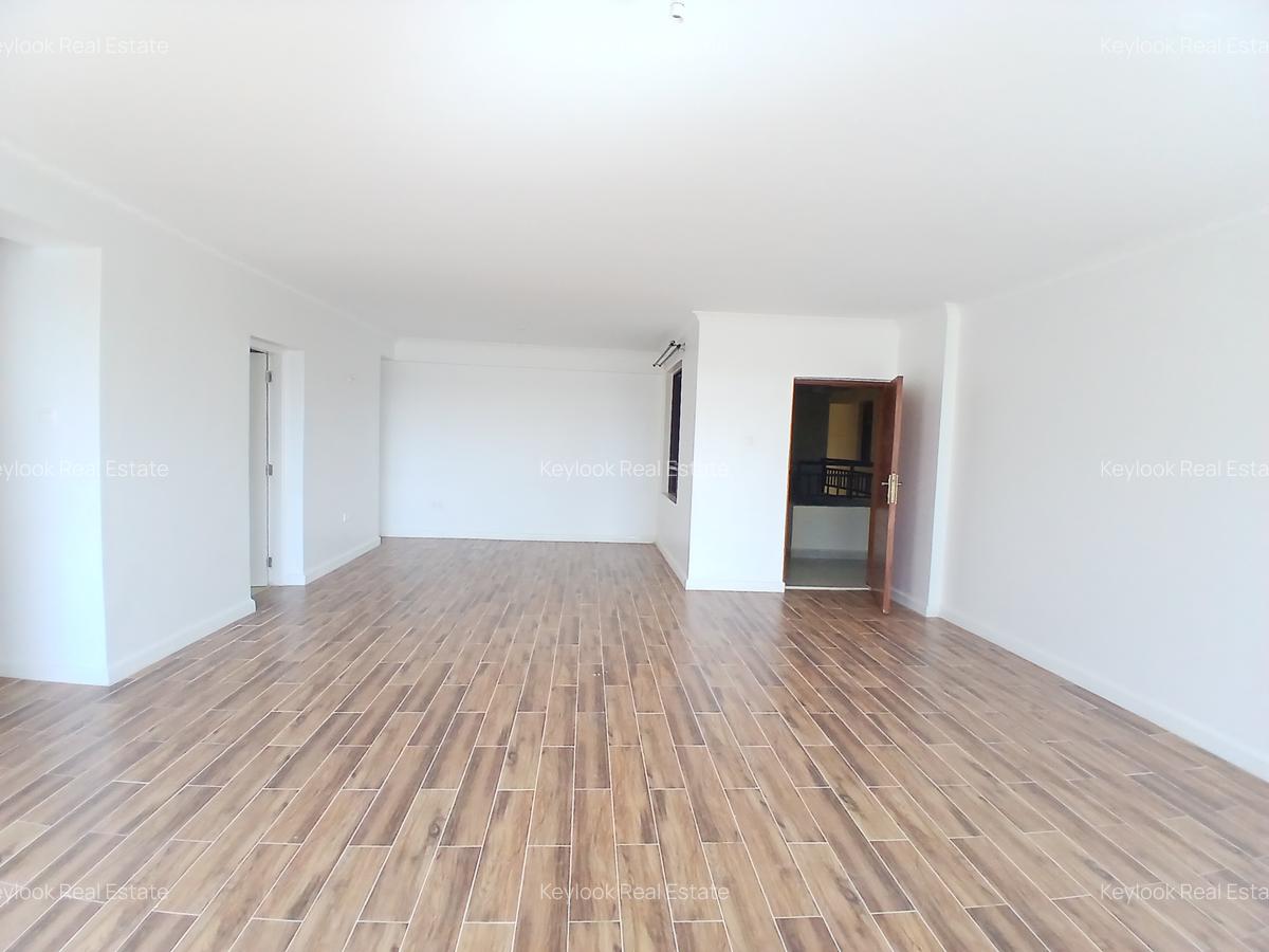 3 Bed Apartment with En Suite at Lavington - 19