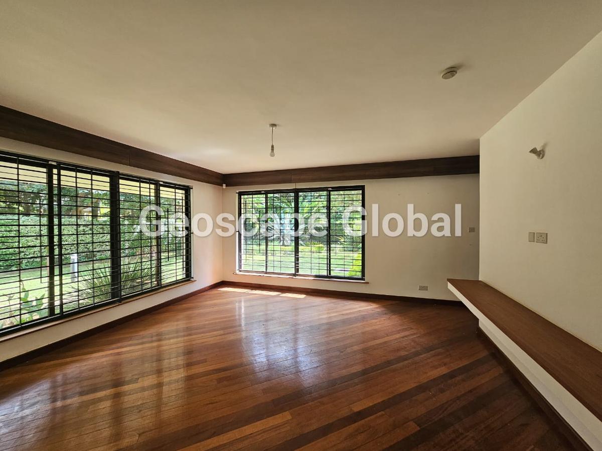5 Bed House with En Suite in Runda - 11