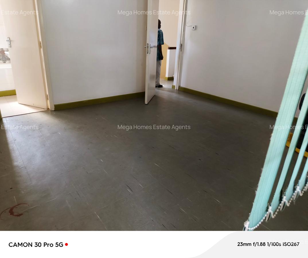 4 Bed Townhouse with En Suite at Sports Road - 10