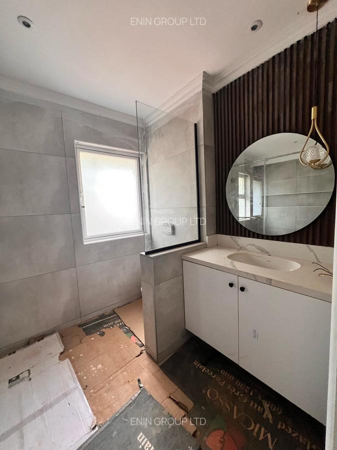 4 Bed House with En Suite at Loresho Crescent - 12