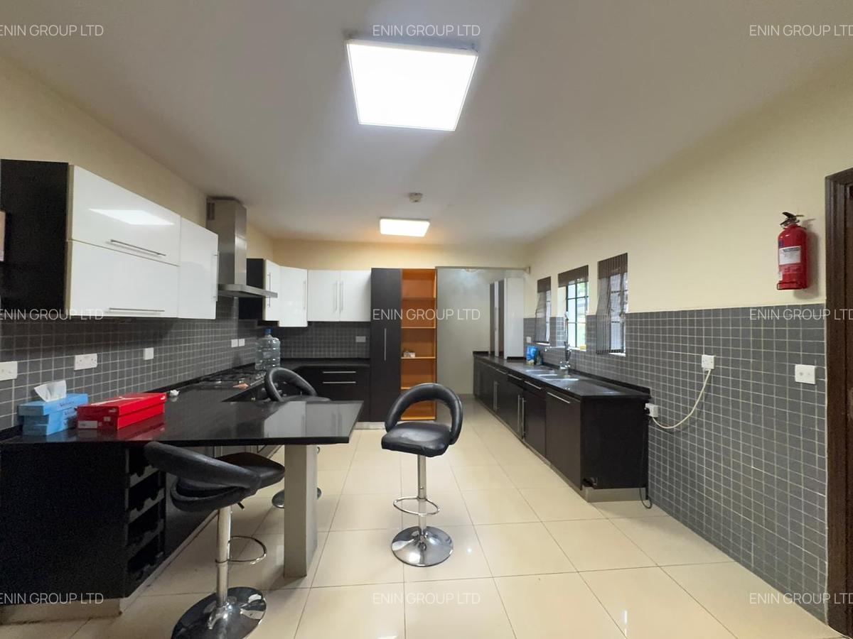 5 Bed House with En Suite in Runda - 13